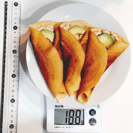 3つ分のツナとアボカドのクレープ