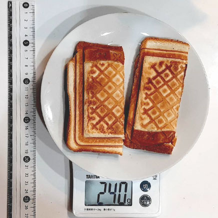 食パン2枚分のハンバーグホットサンド