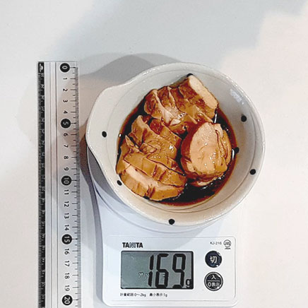 小鉢1杯分の鶏肉の紅茶煮