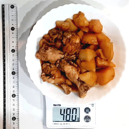 深皿(大)1皿分の手羽元とじゃがいもの煮物