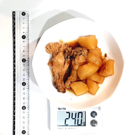 深皿(中)1皿分の手羽元とじゃがいもの煮物