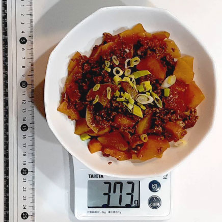 中鉢1杯分の大根とひき肉の炒め物