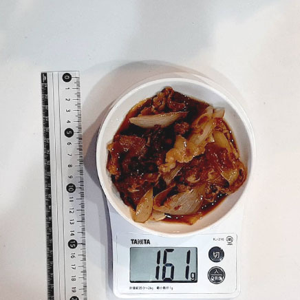 深皿(小)1皿分の豚肉と玉ねぎの煮物