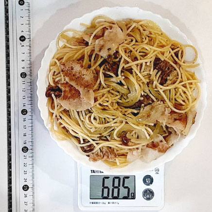 深皿(大)1皿分の豚肉のジェノベーゼパスタ