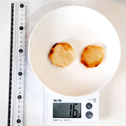 2枚分の米粉せんべい