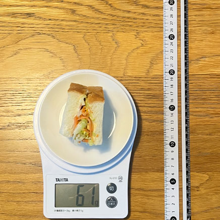 食パン1/2枚分のコールスローのサンドイッチ