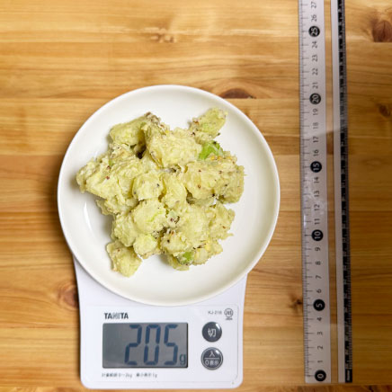 小皿1皿分のアボカド入りポテトサラダ