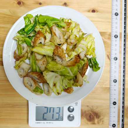 大皿1皿分のキャベツとちくわの炒め物