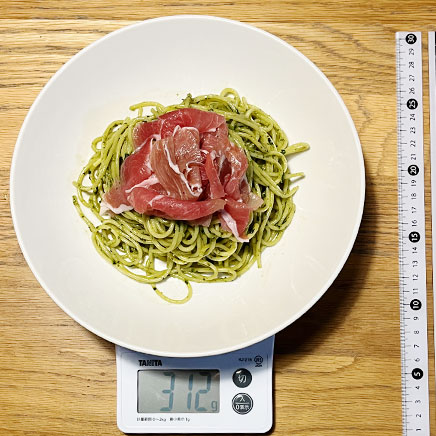 深皿(大)1皿分の生ハムのジェノベーゼパスタ