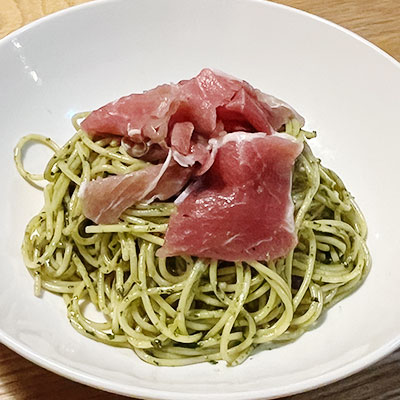 生ハムのジェノベーゼパスタ