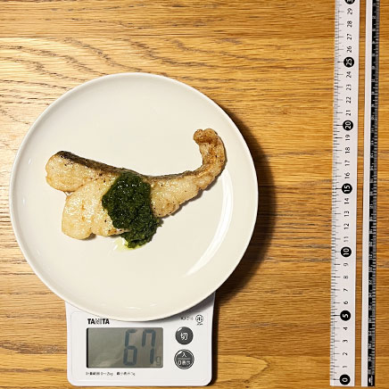 2切れ分の白身魚のバジルソース焼き