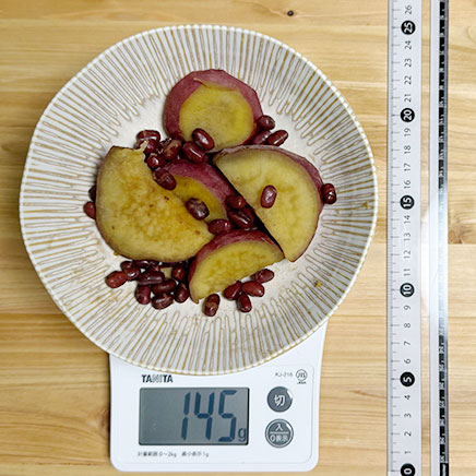 中鉢1杯分のさつまいもと小豆の煮物