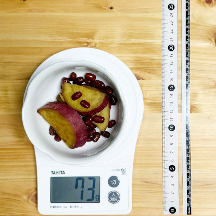 小鉢1杯分のさつまいもと小豆の煮物