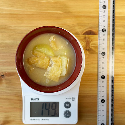 汁椀(小)1杯分のじゃがいもと油揚げの味噌汁