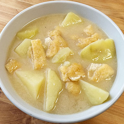 じゃがいもと油揚げの味噌汁