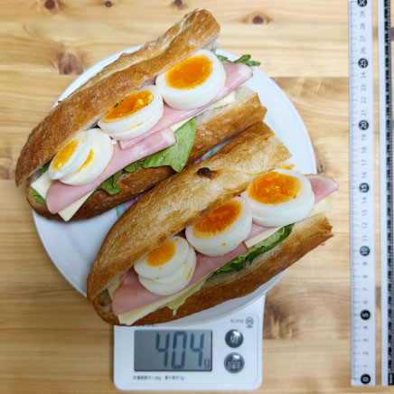 フランスパン1本分のハムとたまごとチーズのバゲットサンド