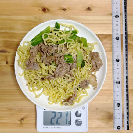 中皿1皿分の塩カルビ焼きそば