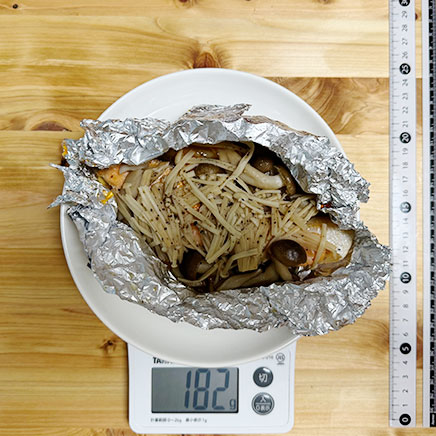 深皿（中）1皿分の銀鮭のホイル焼き