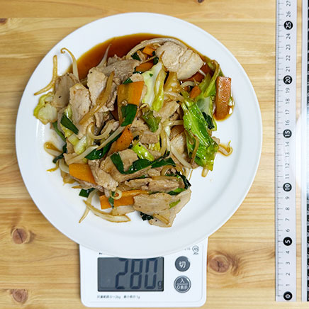 中皿1皿分の焼肉のたれの肉野菜炒め