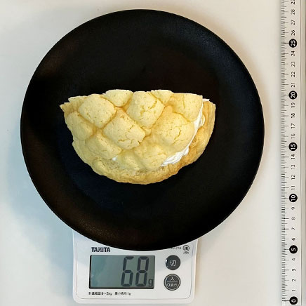 1/2個分のホイップクリームメロンパン