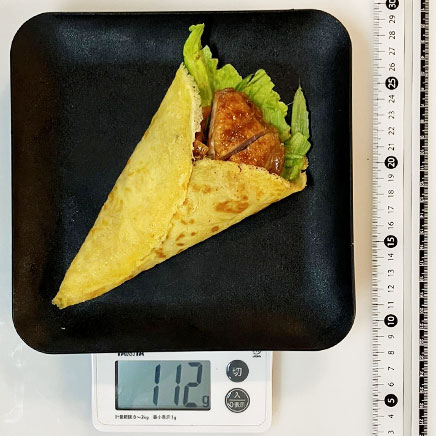 1つ分の照り焼きチキンクレープ