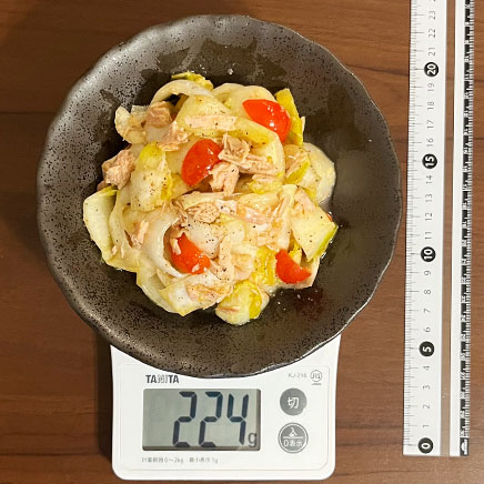 中皿1皿分のチコリのツナサラダ