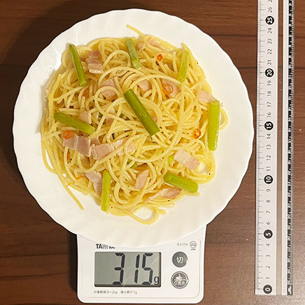 中皿1皿分の茎にんにくのパスタ