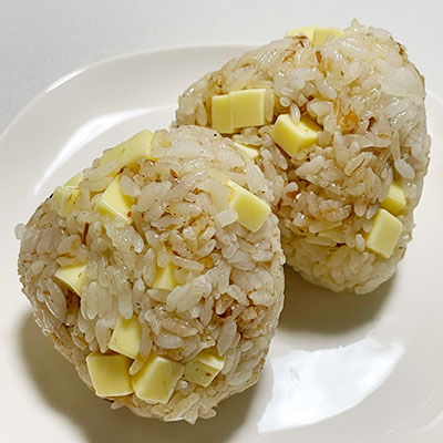 チーズおかかおにぎり