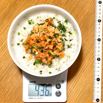 丼1杯分のサーモンネギトロ丼