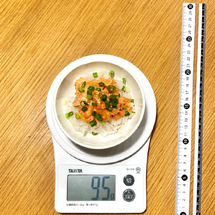 小鉢1杯分のサーモンネギトロ丼