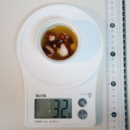 6.5×3cmココット1個分のタコのアヒージョ