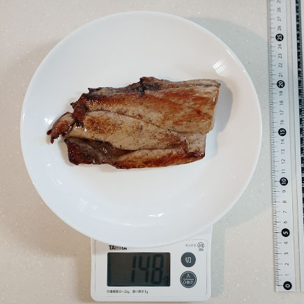 切り身1切れ分のまぐろの塩焼き