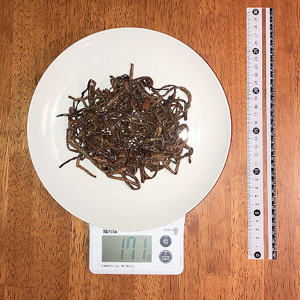 大皿1皿分のぜんまいの油炒め