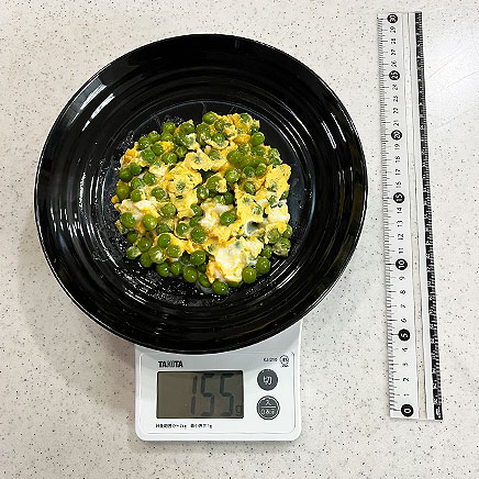 大皿1皿分のえんどう豆の卵とじ