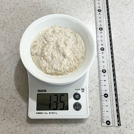 深皿1杯分のオートミールヨーグルト