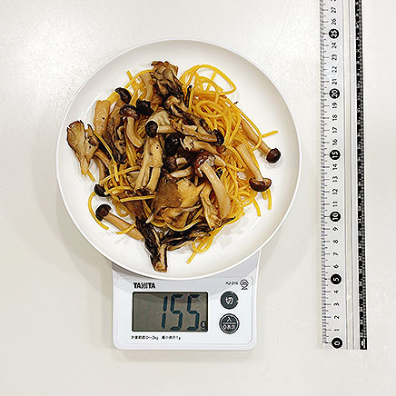 中皿1皿分のきのこのバター醤油パスタ