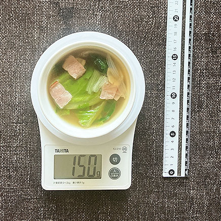 スープボウル（小）1杯分のコスレタスのスープ