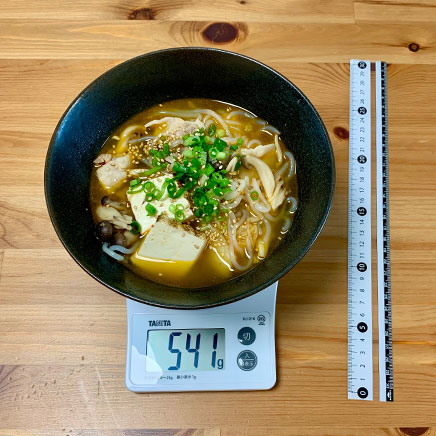 スープボウル(大)1杯分のしらたきの豚キムチスープ