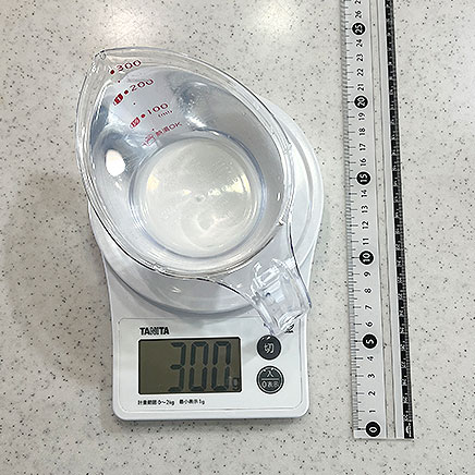 300ml分のジンライムに使用するジンとライム果汁