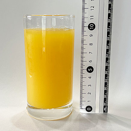 200mlのグラス1杯分のスクリュードライバー