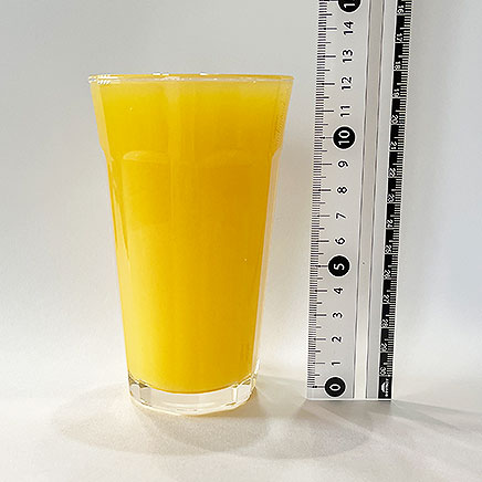 300mlのグラス1杯分のスクリュードライバー