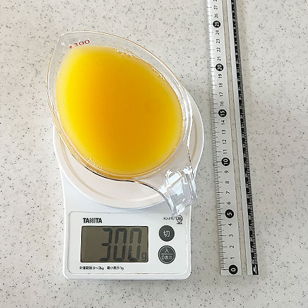 300mlのグラス1杯分のスクリュードライバー