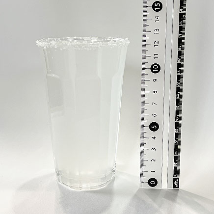 300mlのグラス1杯分のソルティドッグ