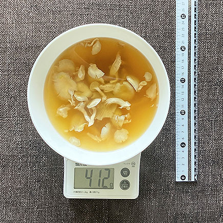 スープボウル（大）1杯分のたもぎ茸のコンソメスープ