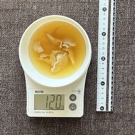 スープボウル（小）1杯分のたもぎ茸のコンソメスープ