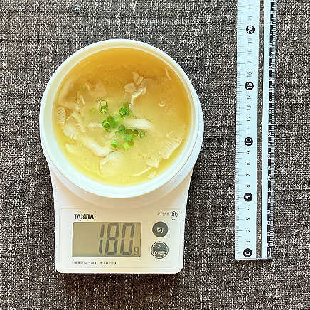 汁椀（小）1杯分のたもぎ茸の味噌汁