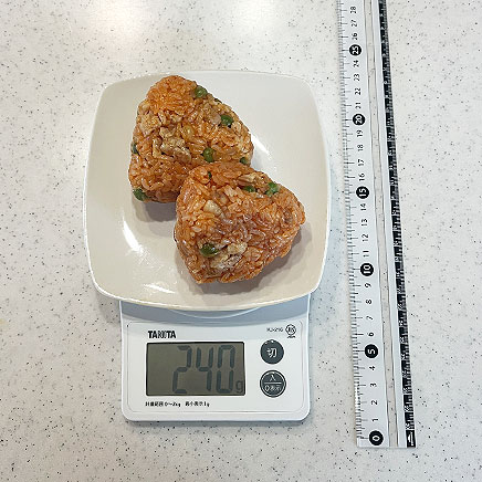 2個分のチキンライスおにぎり