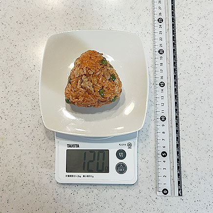 1個分のチキンライスおにぎり