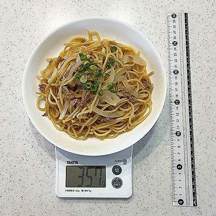 大皿1皿分のツナと玉ねぎのパスタ