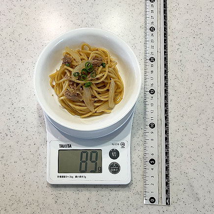 小皿1皿分のツナと玉ねぎのパスタ